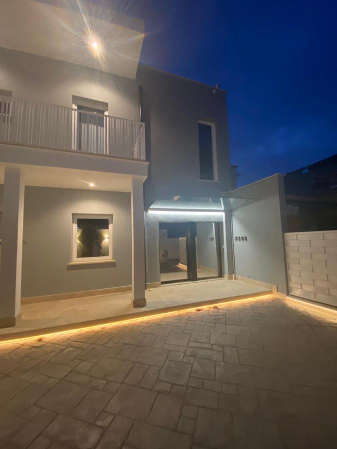 Grey House Guest House Luxury Latina Dış mekan fotoğraf