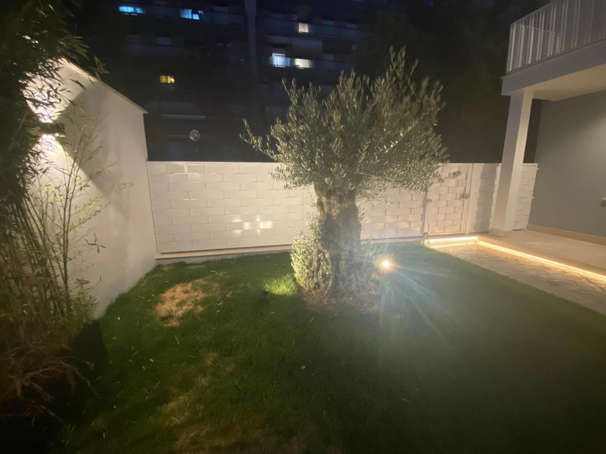 Grey House Guest House Luxury Latina Dış mekan fotoğraf